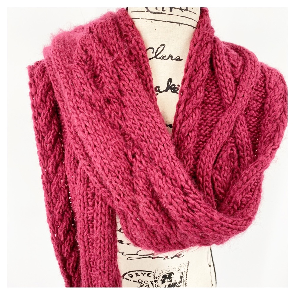 Chunky Knitted Burgundy Scarf with Fringe - Picture 4 of 4